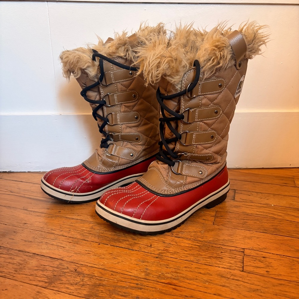 Sorel Tofino Quilted Lace-Up Fur Winter Boots in Red, Tan, & Black